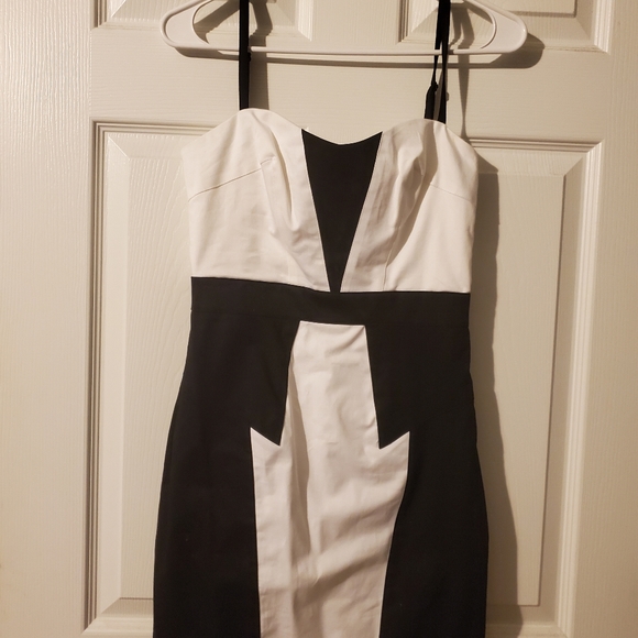 NWT Bebe black and white color block dress size 4 - Picture 2 of 6